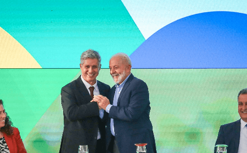 Governo analisa plano para conter impacto de tarifas dos EUA