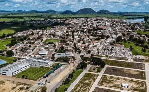 Homem morre após ser atropelado por trator enquanto descansava