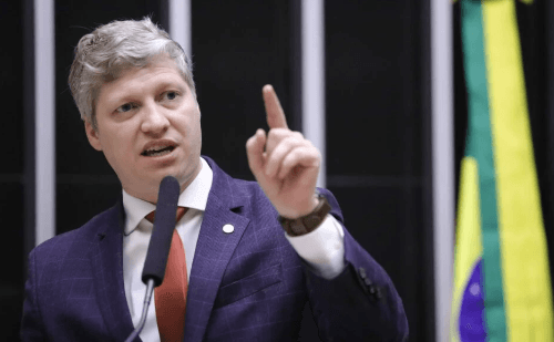 Novo defende Van Hattem e critica pedido de suspensão na Câmara