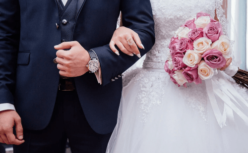 Casais vendem ingressos para casamento e atraem turistas de luxo