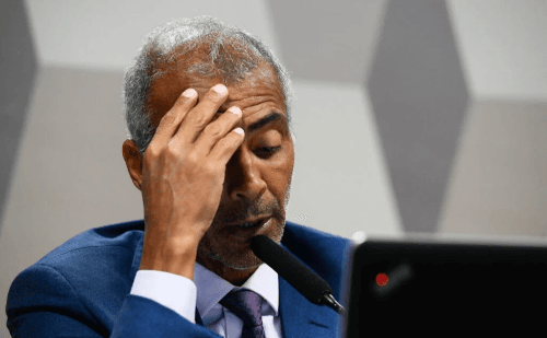 Deputado do ES quer expulsar Romário do PL