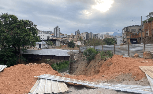 Ponte em Fabriciano recebe obras após estragos causados pela chuva
