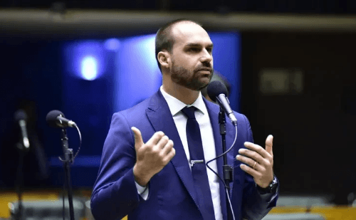 SP: Hugo Motta envia cassações ao Conselho contra Eduardo Bolsonaro