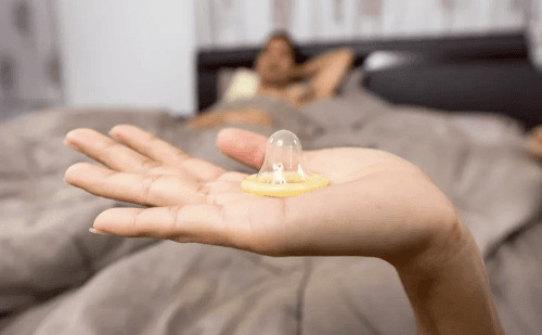 Uso de preservativo entre homens em relações fixas é baixo no Brasil, diz pesquisa