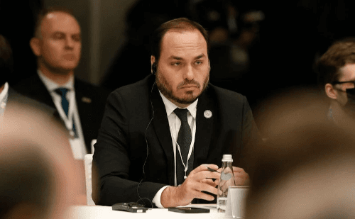 Direita mineira na mira de Carlos Bolsonaro