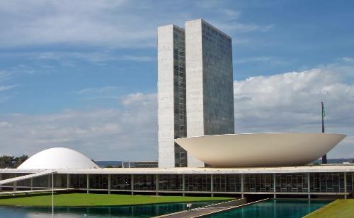 Fim do foro privilegiado divide governo, oposição e Centrão no Congresso