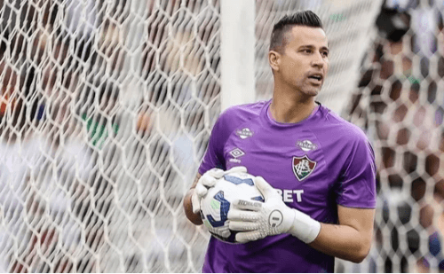 Fábio entra para a história com mais jogos no futebol mundial