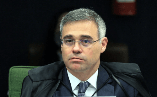 Moraes e Mendonça expõem diferenças sobre atuação do Judiciário em fórum