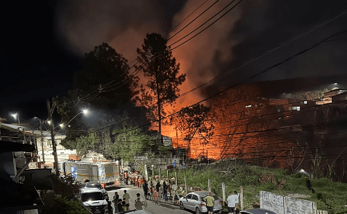 Vídeo: incêndio em vegetação assusta moradores em João Monlevade