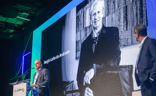 Sérgio Leite é homenageado na abertura do Congresso Aço Brasil