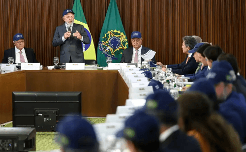 Lula aponta Tarcísio como adversário à Presidência em 2026 e pressiona ministros