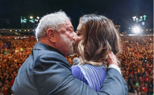 Presidente Lula celebra aniversário de Janja com vídeo e declaração