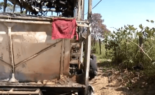 Incêndio em ônibus escolar assusta moradores de Santa Isabel