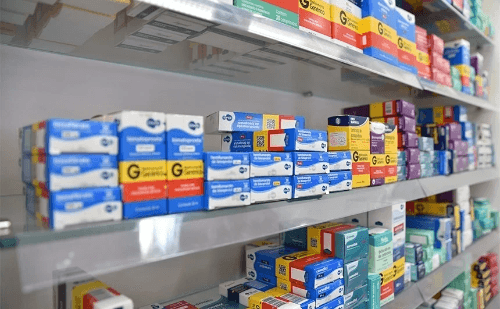 Uso simultâneo de ibuprofeno e paracetamol pode fortalecer bactérias contra antibióticos, diz estudo