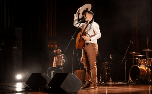 Cantor ipatinguense Hyuri Luna grava DVD ao vivo na Festa do Produtor Rural de Bugre