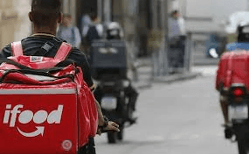 Motoboy baleado por policial após entrega choca o país