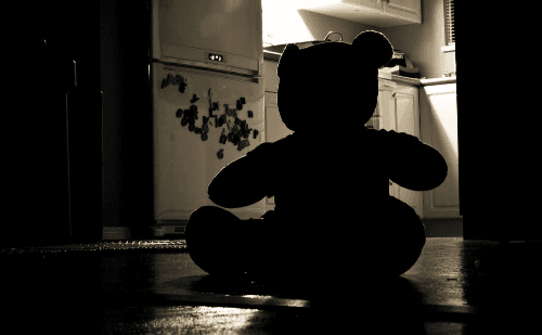 Mãe some com filhos após vídeos chocantes de ameaças