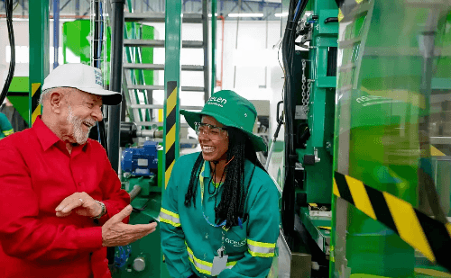 Lula diz que Brasil será líder mundial em transição energética com biocombustível da macaúba