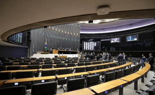 Câmara aprova projeto que proíbe descontos em aposentadorias do INSS