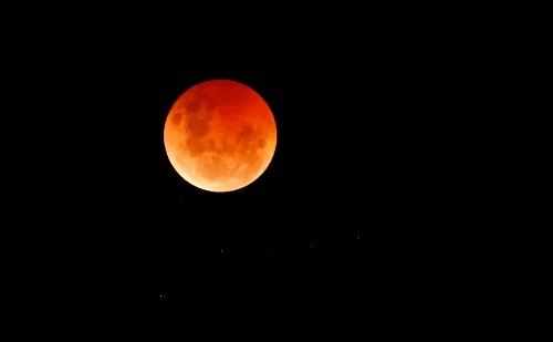 Eclipse lunar total mais longo de 2025 acontece neste domingo