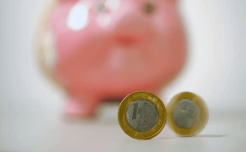 Poupança tem resgate líquido de R$ 63,5 bi em 2025; agosto reforça tendência