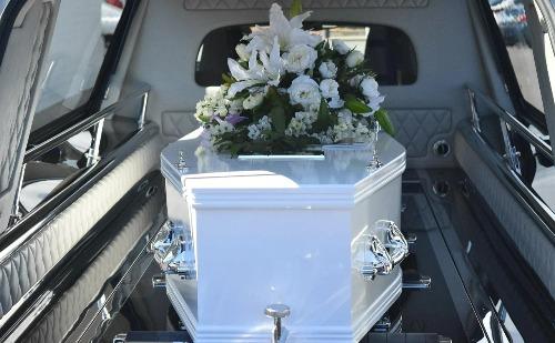 Funerária é condenada no Brasil após deixar corpo no carro por 6h
