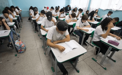 Decisão obriga município paulista a contratar monitores para alunos com deficiência
