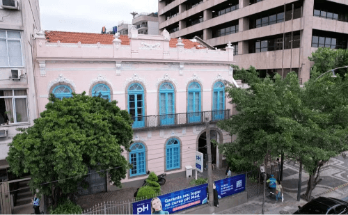 Pais de aluno expulso por racismo no colégio pH lamentam atitude no Rio