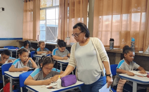 Governo de Minas cria incentivos inéditos para profissionais da educação