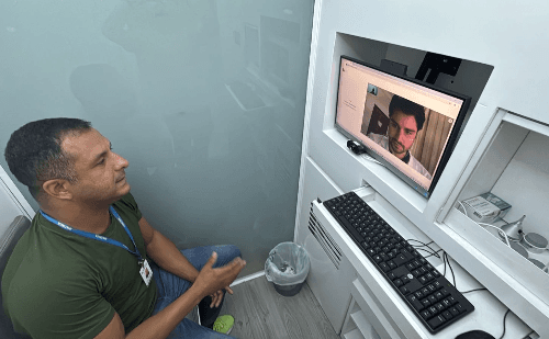 Ipatinga inicia projeto piloto de telemedicina no SUS com cabines em unidades de saúde