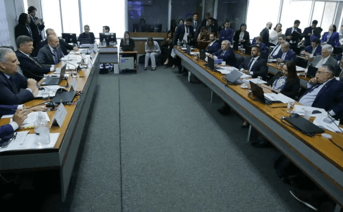 'Careca do INSS' e sócio presos por fraude bilionária contra aposentados