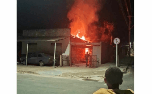 Incêndio atinge casa após mulher usar isqueiro em Patrocínio