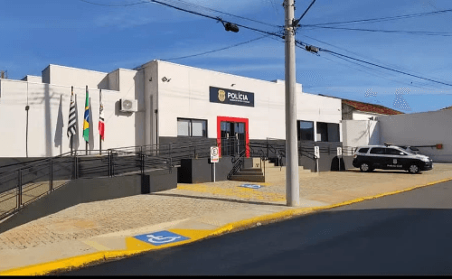 Educadora é afastada por suspeita de agredir aluna com régua em escola de SP
