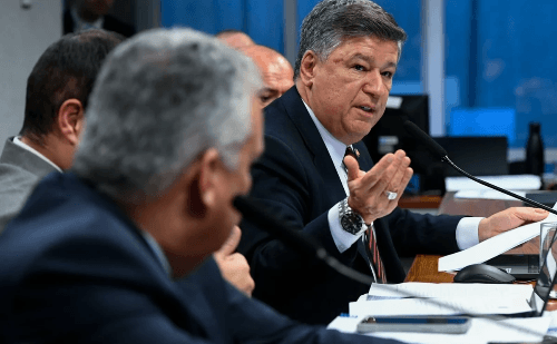 Senador pede ao STF que presos pela PF falem à CPMI em Brasília