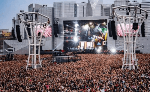 Fãs usam fralda para garantir lugar na grade no The Town em São Paulo