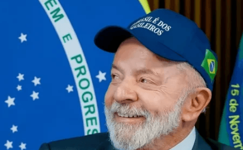 Lula afirma ter orgulho do STF por condenação de Bolsonaro em artigo internacional