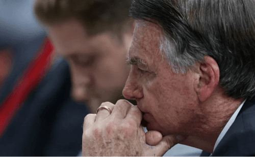 Defesa de Bolsonaro solicita visitas semanais de líderes políticos durante prisão domiciliar