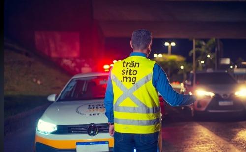 Motoristas já podem regularizar veículos via Pix durante blitz e evitar remoção do veículo