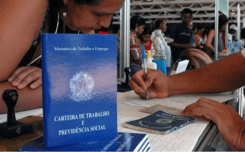 MG acompanha queda histórica no desemprego e avanço da carteira assinada