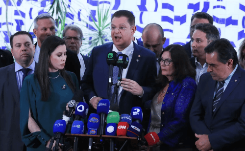 Anistia: votação da urgência expõe racha entre oposição, base e centrão
