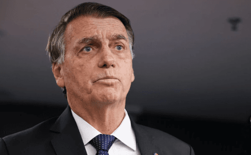 Bolsonaro internado com sintomas graves e desidratação