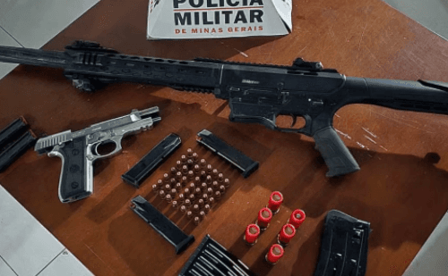 Homem é preso por exibir armas em via pública em Periquito
