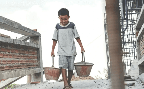 Trabalho infantil cresce em cidades brasileiras em 2024, aponta IBGE