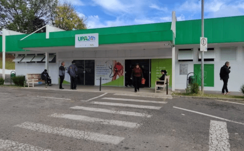 Homem cola o próprio olho por engano e precisa de atendimento médico