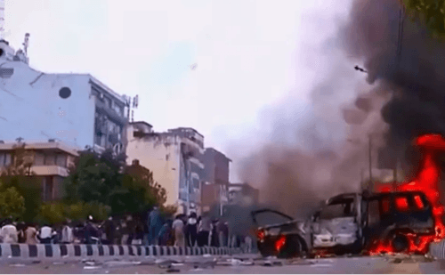 Geração Z toma as ruas na Índia e protestos causam quatro mortes