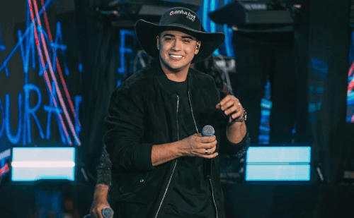 Natanzinho é mordido por fã durante apresentação; veja vídeo do momento