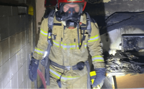 Incêndios atingem restaurante e casa em Timóteo e mobilizam Bombeiros