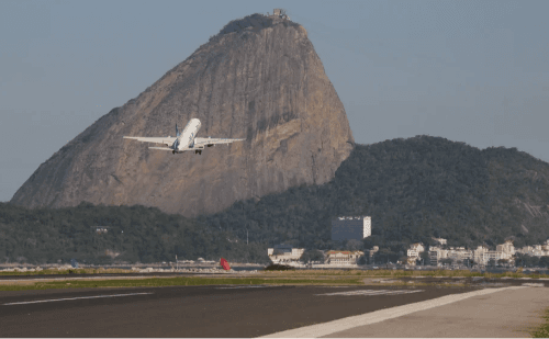 Santos Dumont reabre após bloqueio de 12h e cancela mais de 160 voos