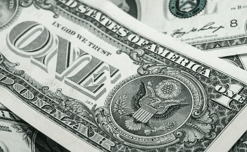 Dólar em alta e Bolsa em queda após aprovação da isenção do IR no Congresso