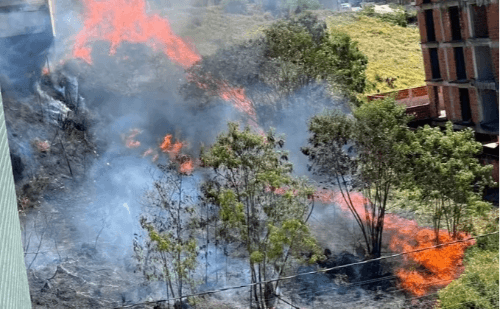 Homem é preso após provocar incêndio em lote em Coronel Fabriciano